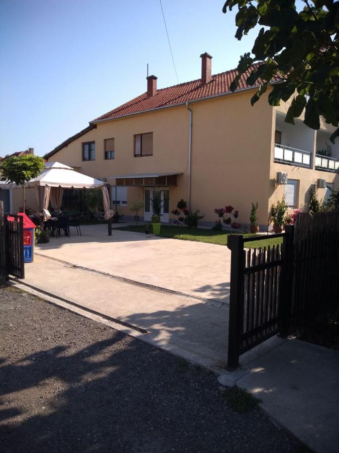 Apartments Kuca Aleksic Ni Buitenkant foto