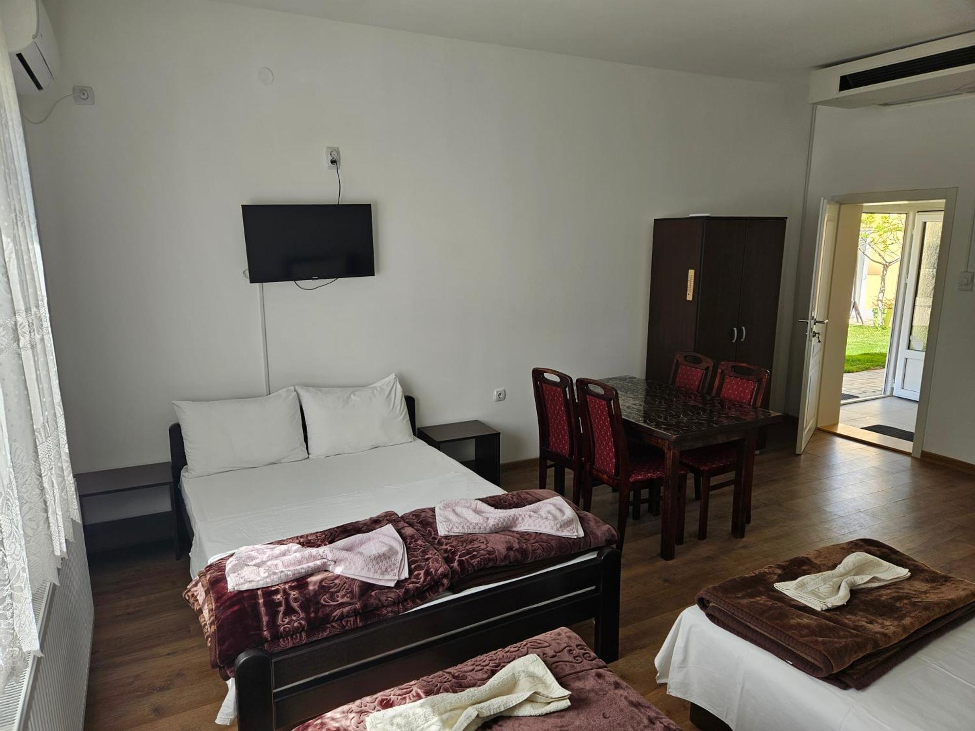 Apartments Kuca Aleksic Ni Buitenkant foto