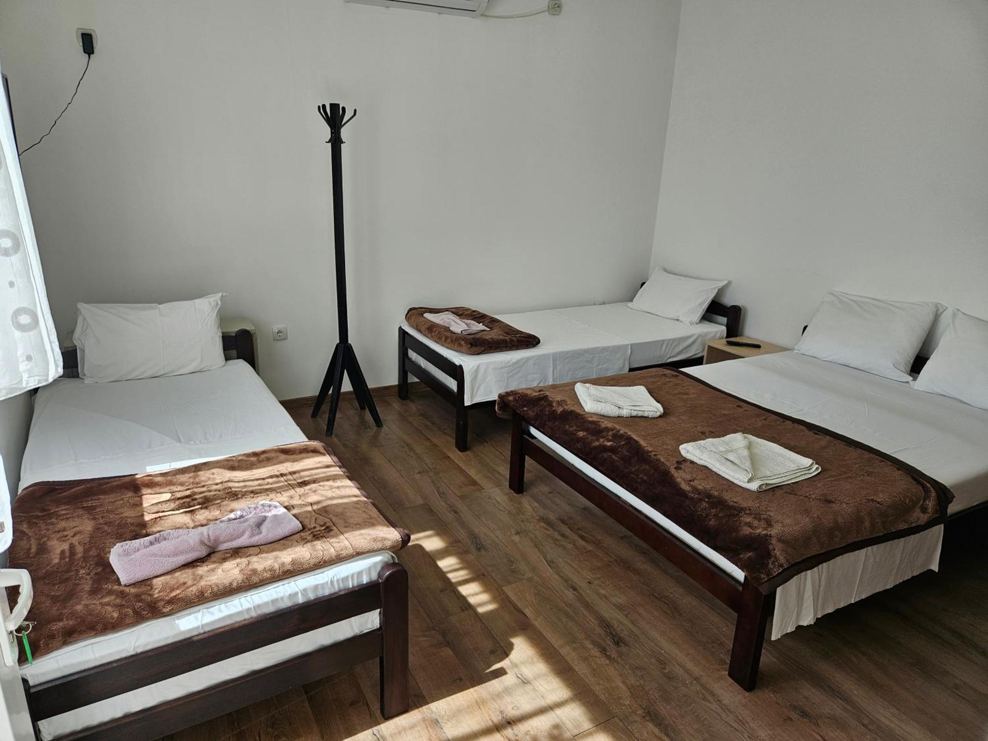 Apartments Kuca Aleksic Ni Buitenkant foto