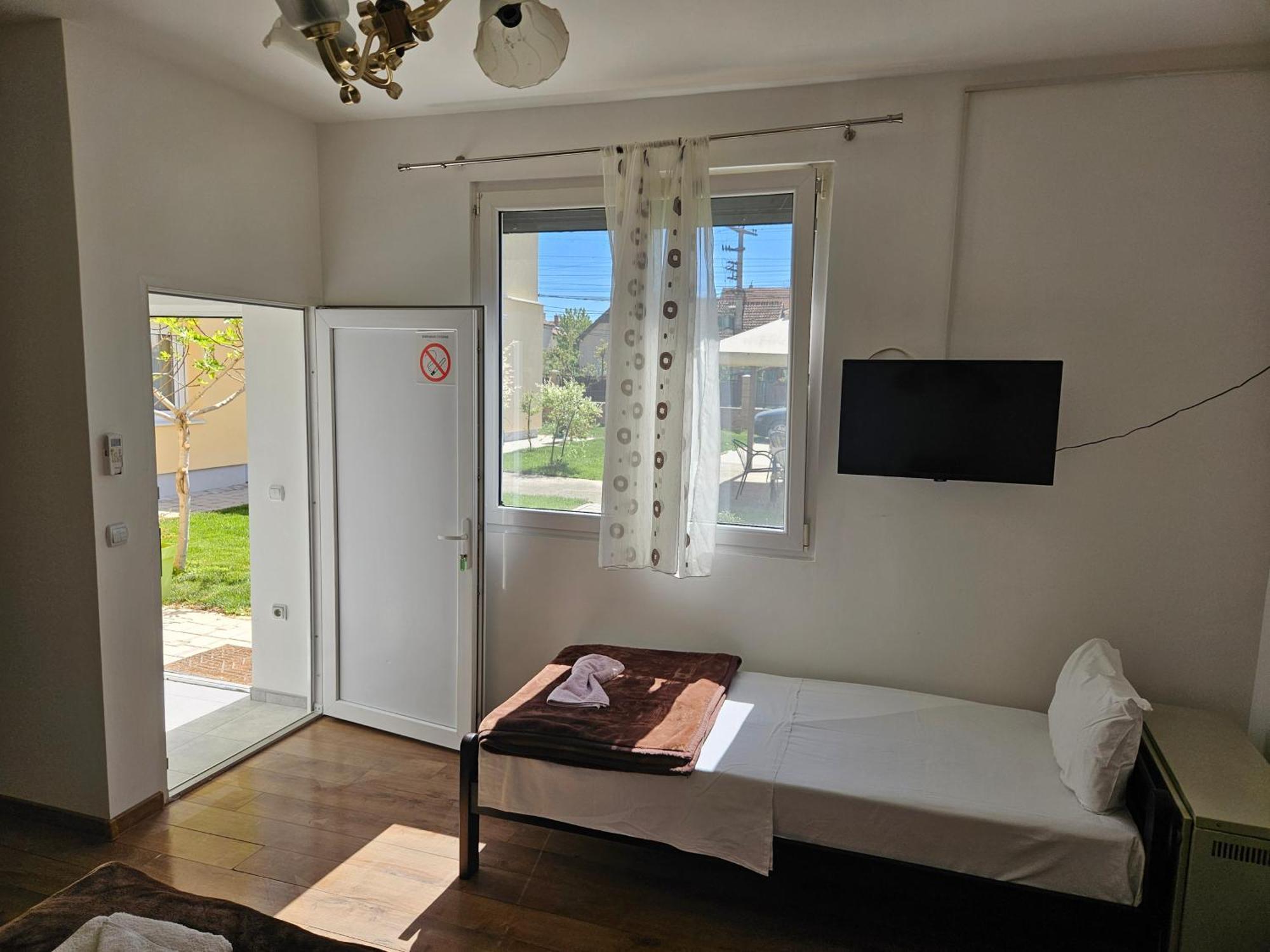 Apartments Kuca Aleksic Ni Buitenkant foto