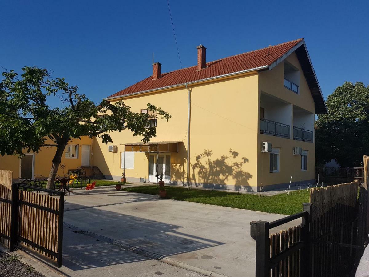 Apartments Kuca Aleksic Ni Buitenkant foto