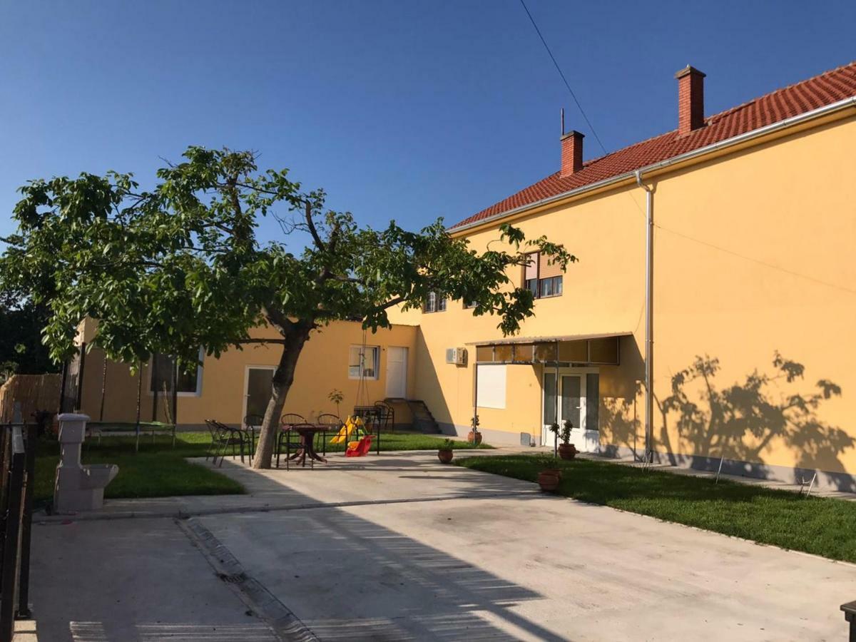 Apartments Kuca Aleksic Ni Buitenkant foto